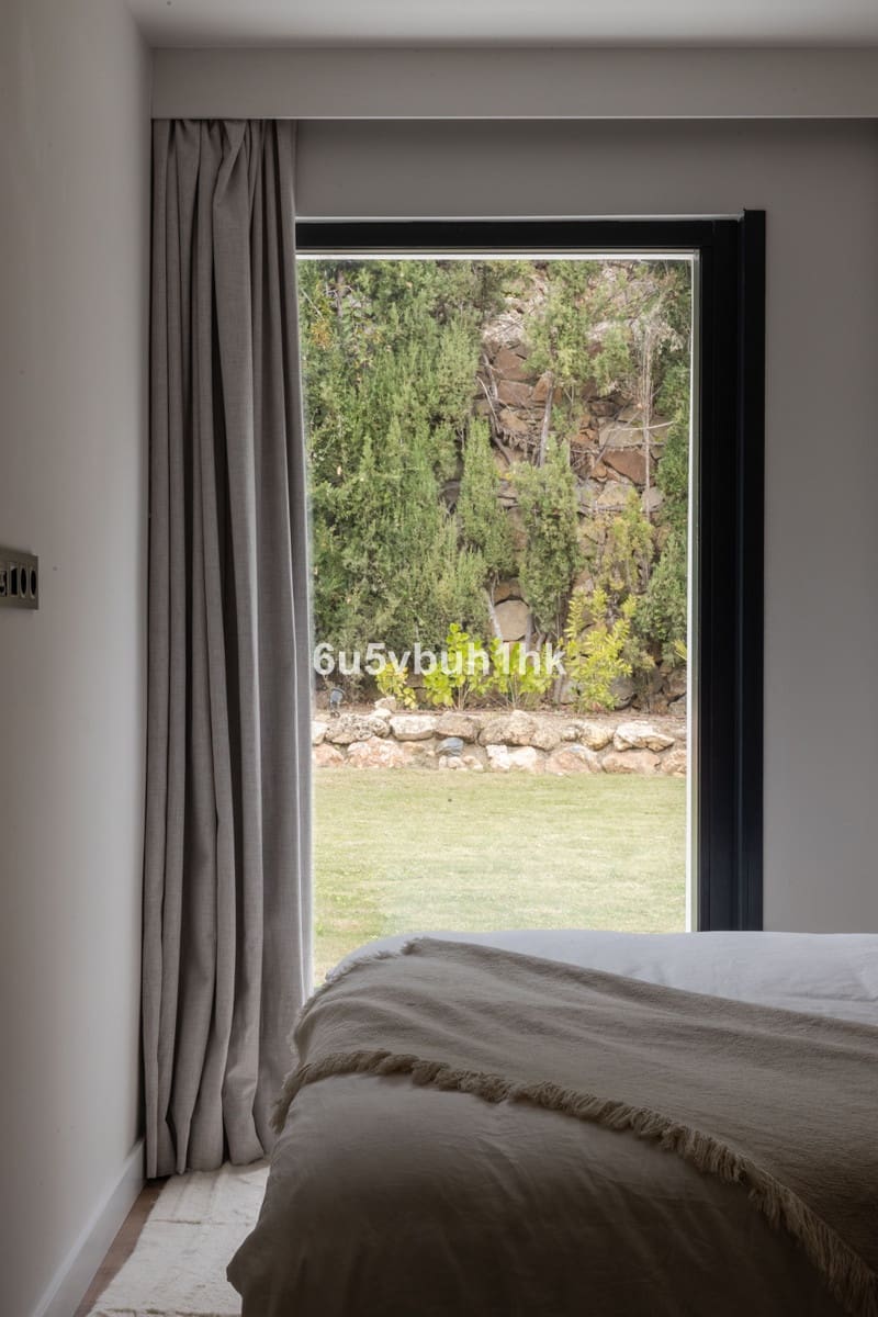 4 bedroom Villa for sale in Nueva Andalucia with pool garage - € 2,895,000 (Ref: 8834196)