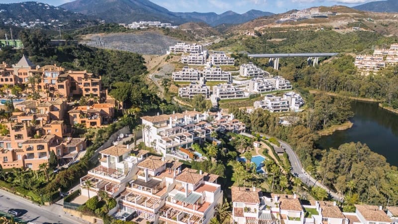 3 bedroom Apartment for sale in Nueva Andalucia with pool garage - € 1,095,000 (Ref: 8836436)