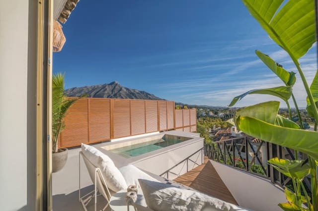 3 bedroom Apartment for sale in Nueva Andalucia, Marbella with pool garage - € 1,095,000 (Ref: 8836436)