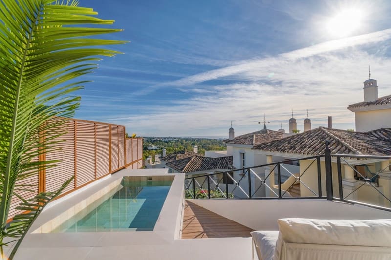 3 bedroom Apartment for sale in Nueva Andalucia with pool garage - € 1,050,000 (Ref: 8836436)