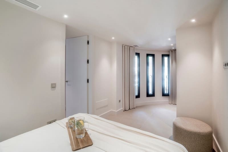 3 bedroom Apartment for sale in Nueva Andalucia with pool garage - € 1,050,000 (Ref: 8836436)