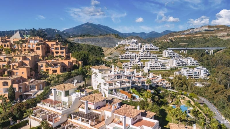 3 bedroom Apartment for sale in Nueva Andalucia with pool garage - € 1,050,000 (Ref: 8836436)
