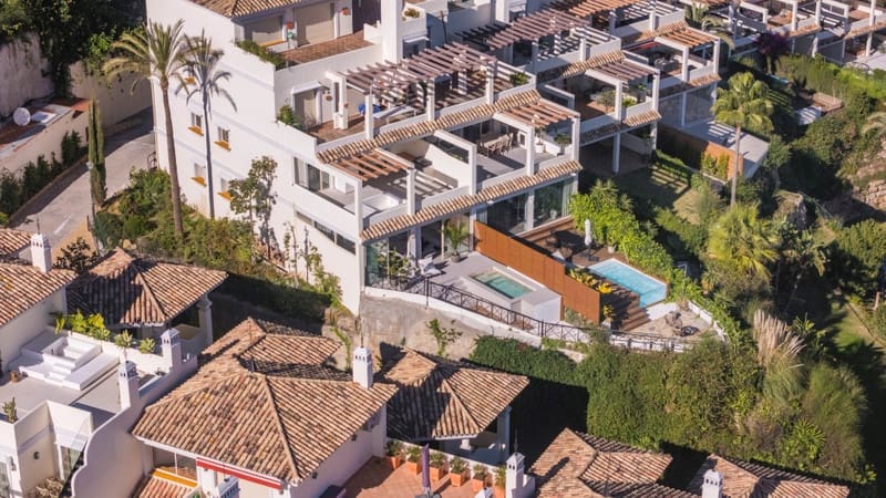 3 bedroom Apartment for sale in Nueva Andalucia with pool garage - € 1,050,000 (Ref: 8836436)