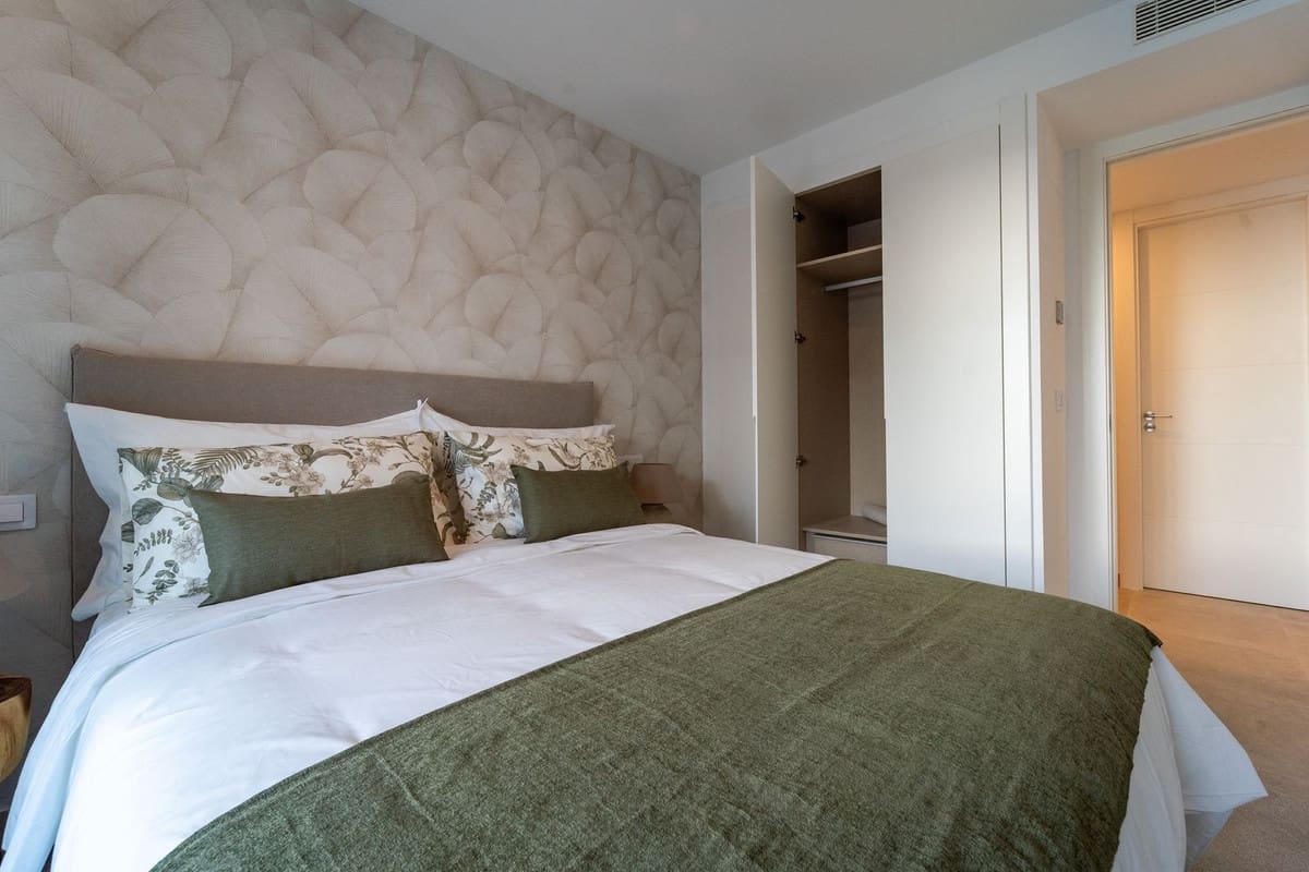 2 bedroom Apartment for sale in Fuengirola with pool garage - € 708,000 (Ref: 8851397)