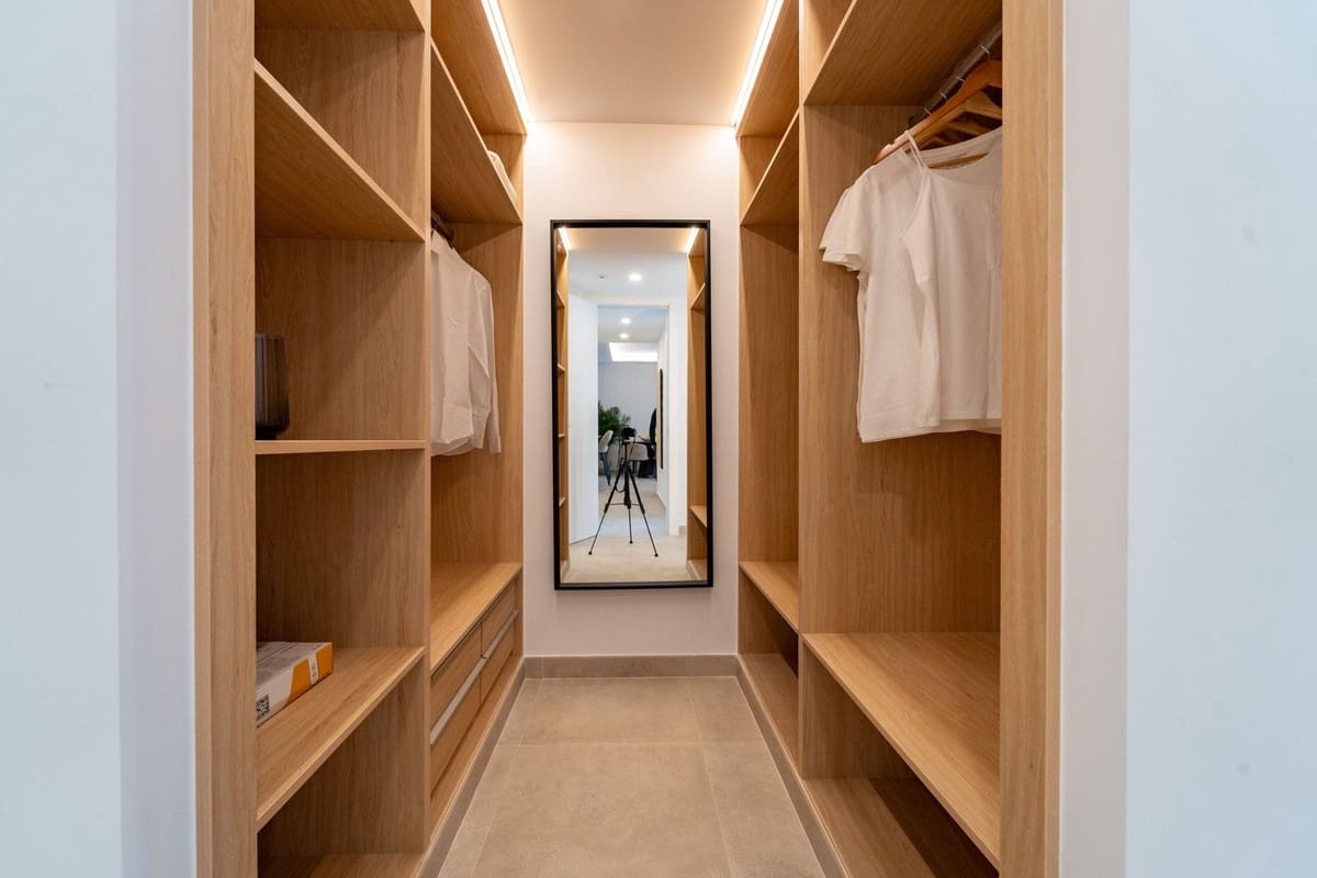 2 bedroom Apartment for sale in Fuengirola with pool garage - € 708,000 (Ref: 8851397)