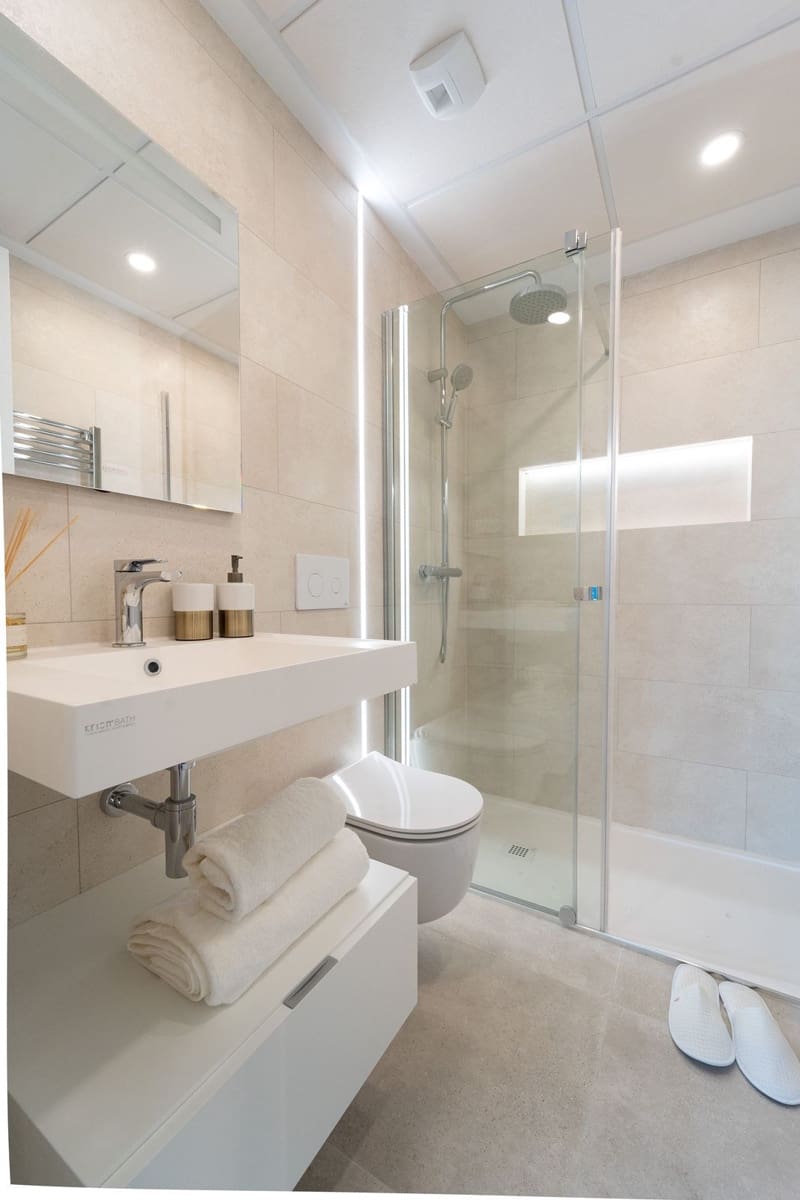 2 bedroom Apartment for sale in Fuengirola with pool garage - € 708,000 (Ref: 8851397)