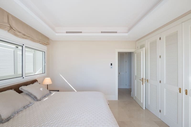 6 bedroom Villa for sale in Marbella with pool garage - € 3,950,000 (Ref: 8854702)