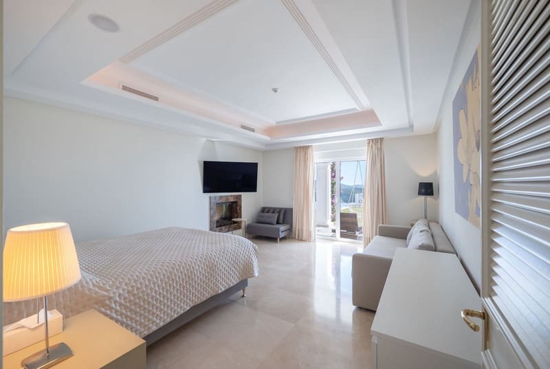 6 bedroom Villa for sale in Marbella with pool garage - € 3,950,000 (Ref: 8854702)