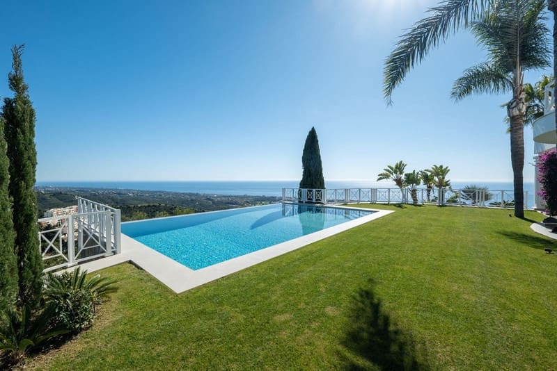 6 bedroom Villa for sale in Marbella with pool garage - € 3,950,000 (Ref: 8854702)