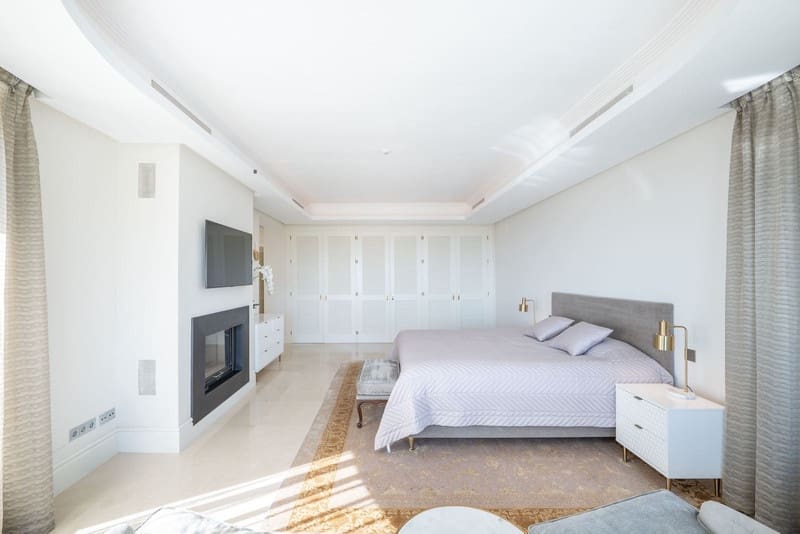 6 bedroom Villa for sale in Marbella with pool garage - € 3,950,000 (Ref: 8854702)