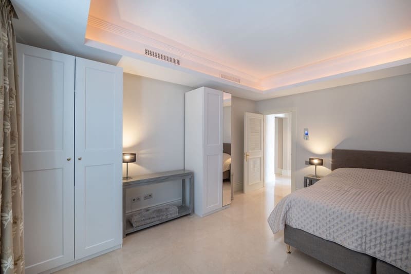 6 bedroom Villa for sale in Marbella with pool garage - € 3,950,000 (Ref: 8854702)