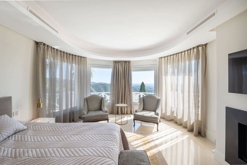 6 bedroom Villa for sale in Marbella with pool garage - € 3,950,000 (Ref: 8854702)