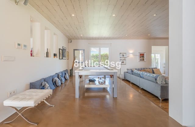 5 sovrum Villa till salu i Nueva Andalucia, Marbella med pool garage - 2 490 000 € (Ref: 8854703)