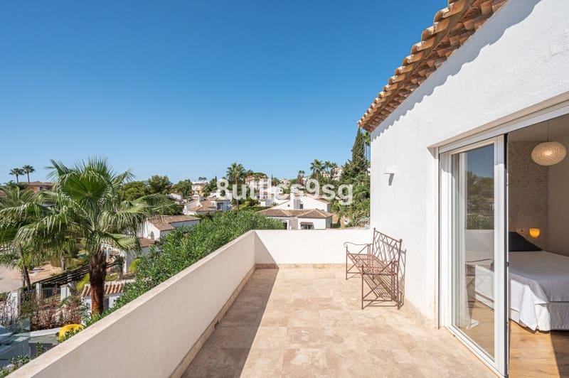 5 bedroom Villa for sale in Nueva Andalucia with pool garage - € 2,490,000 (Ref: 8854703)