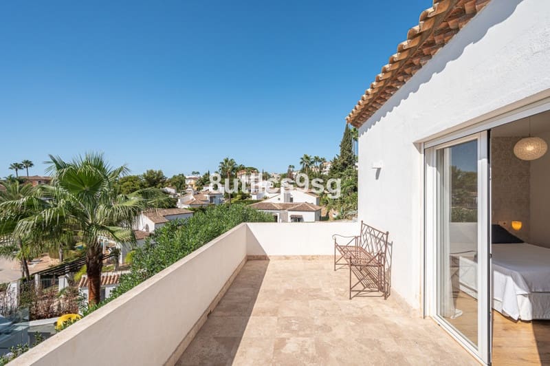 5 soveværelse Villa til salg i Nueva Andalucia med swimmingpool garage - € 2.490.000 (Ref: 8854703)