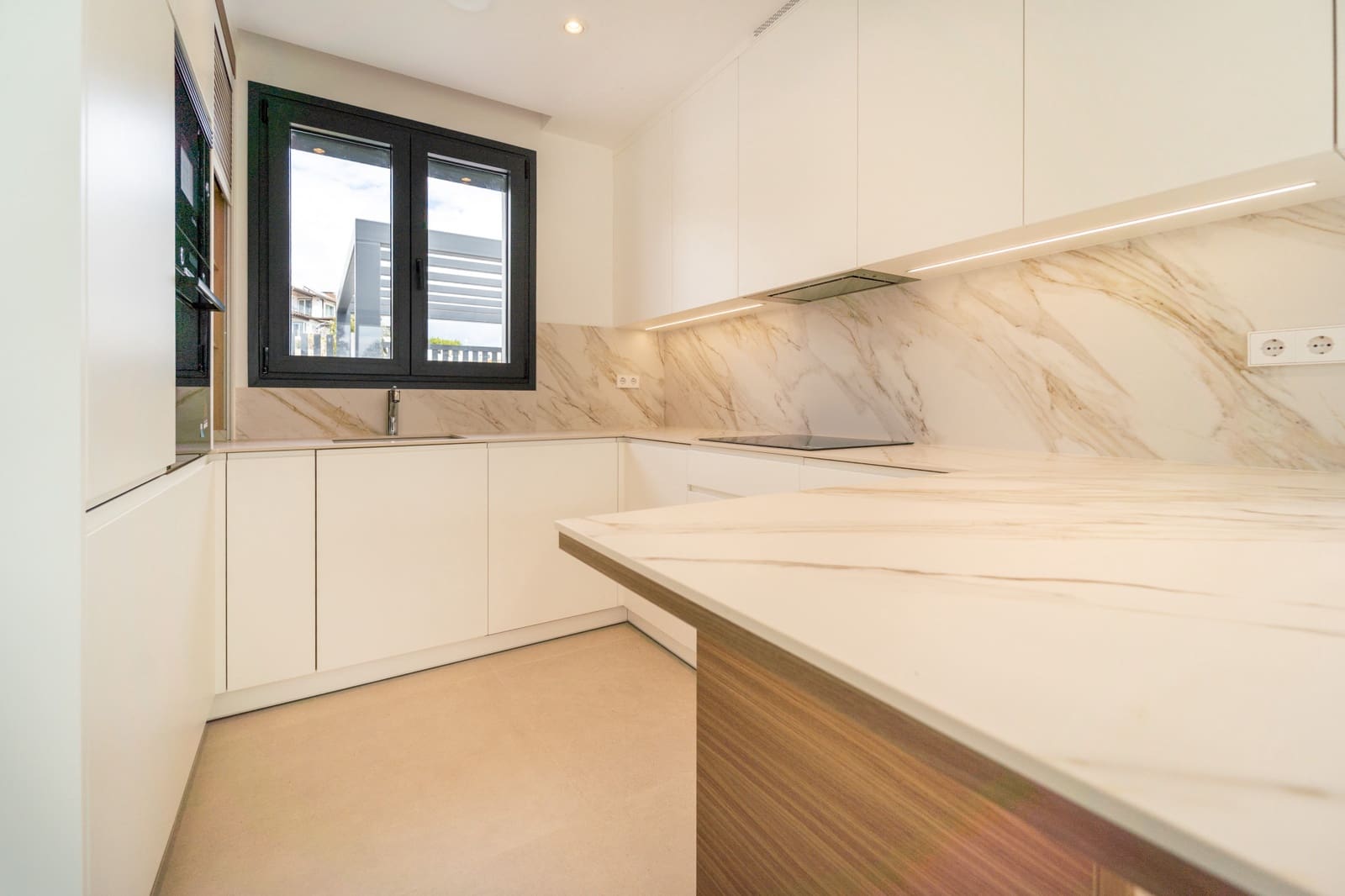 4 sovrum Villa till salu i Mijas Costa med pool garage - 1 650 000 € (Ref: 8859567)