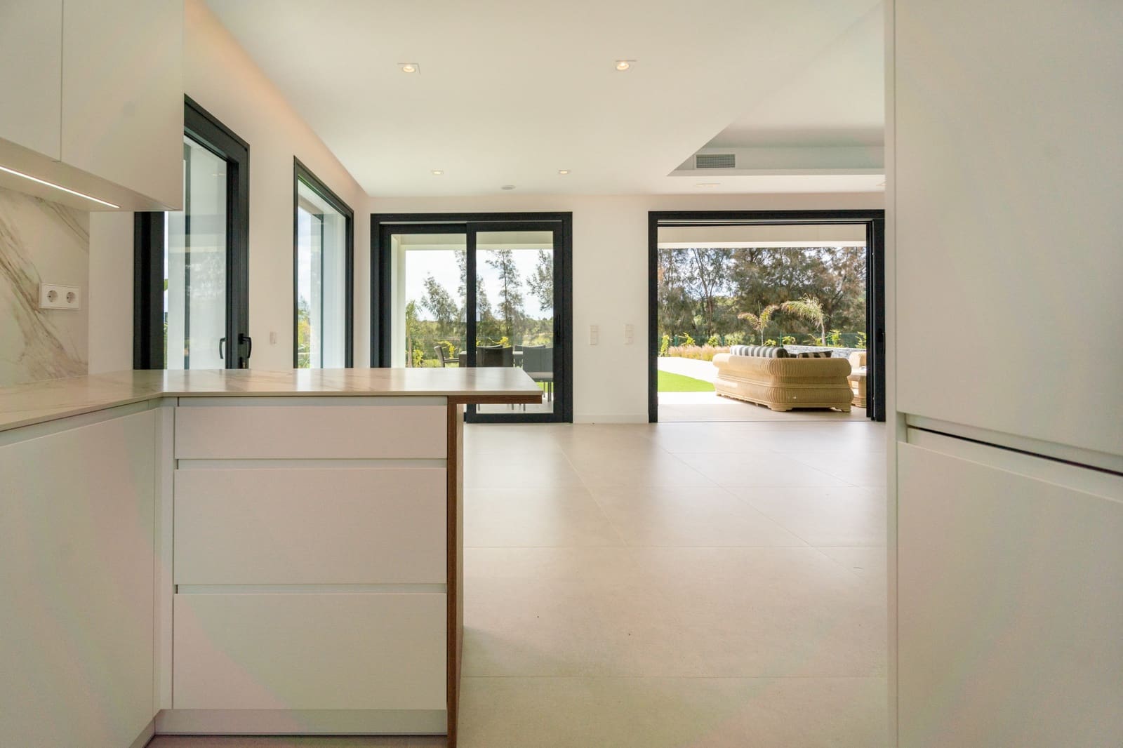 4 sovrum Villa till salu i Mijas Costa med pool garage - 1 650 000 € (Ref: 8859567)