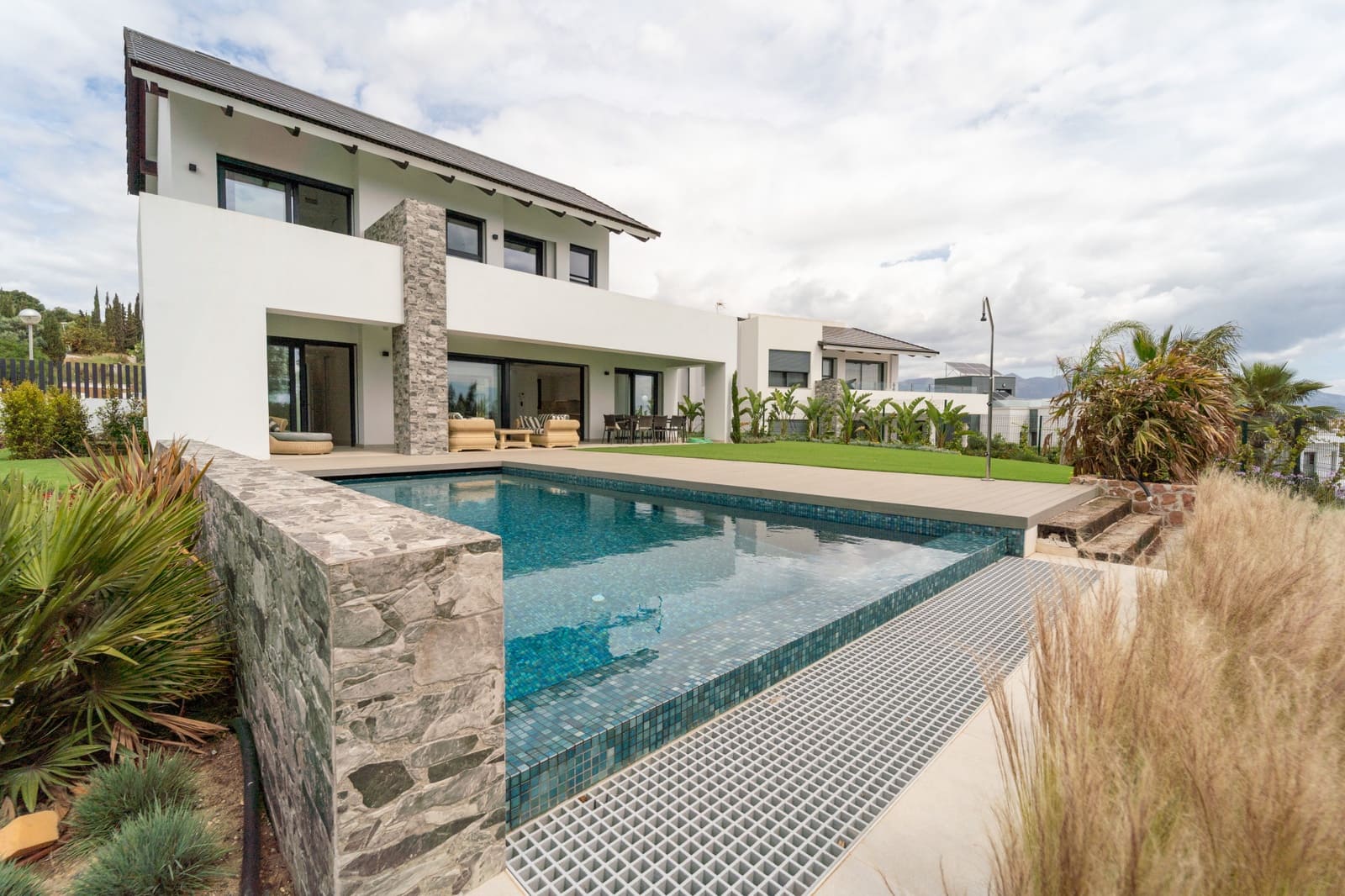 4 sovrum Villa till salu i Mijas Costa med pool garage - 1 650 000 € (Ref: 8859567)