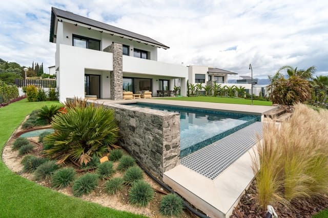 4 sovrum Villa till salu i Mijas Costa, Mijas med pool garage - 1 650 000 € (Ref: 8859567)