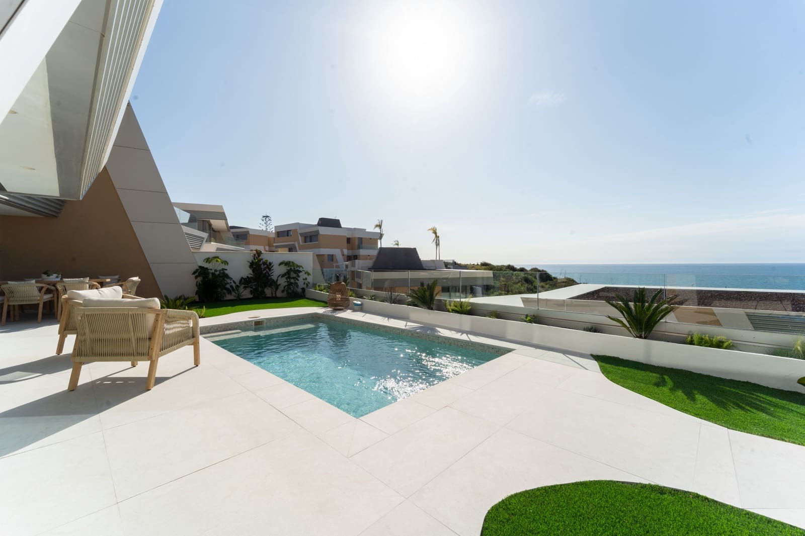4 soveværelse Semi-Rækkehus til salg i Mijas Costa med swimmingpool garage - € 1.400.000 (Ref: 8862476)