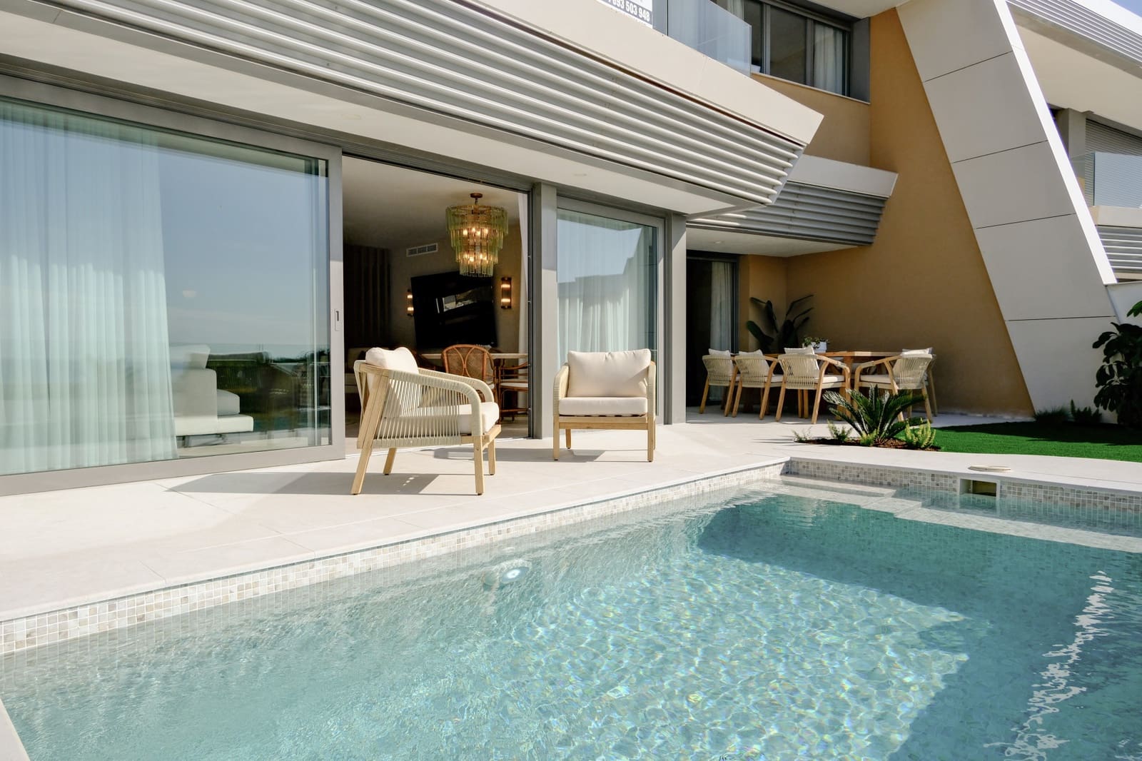 4 soveværelse Semi-Rækkehus til salg i Mijas Costa med swimmingpool garage - € 1.400.000 (Ref: 8862476)