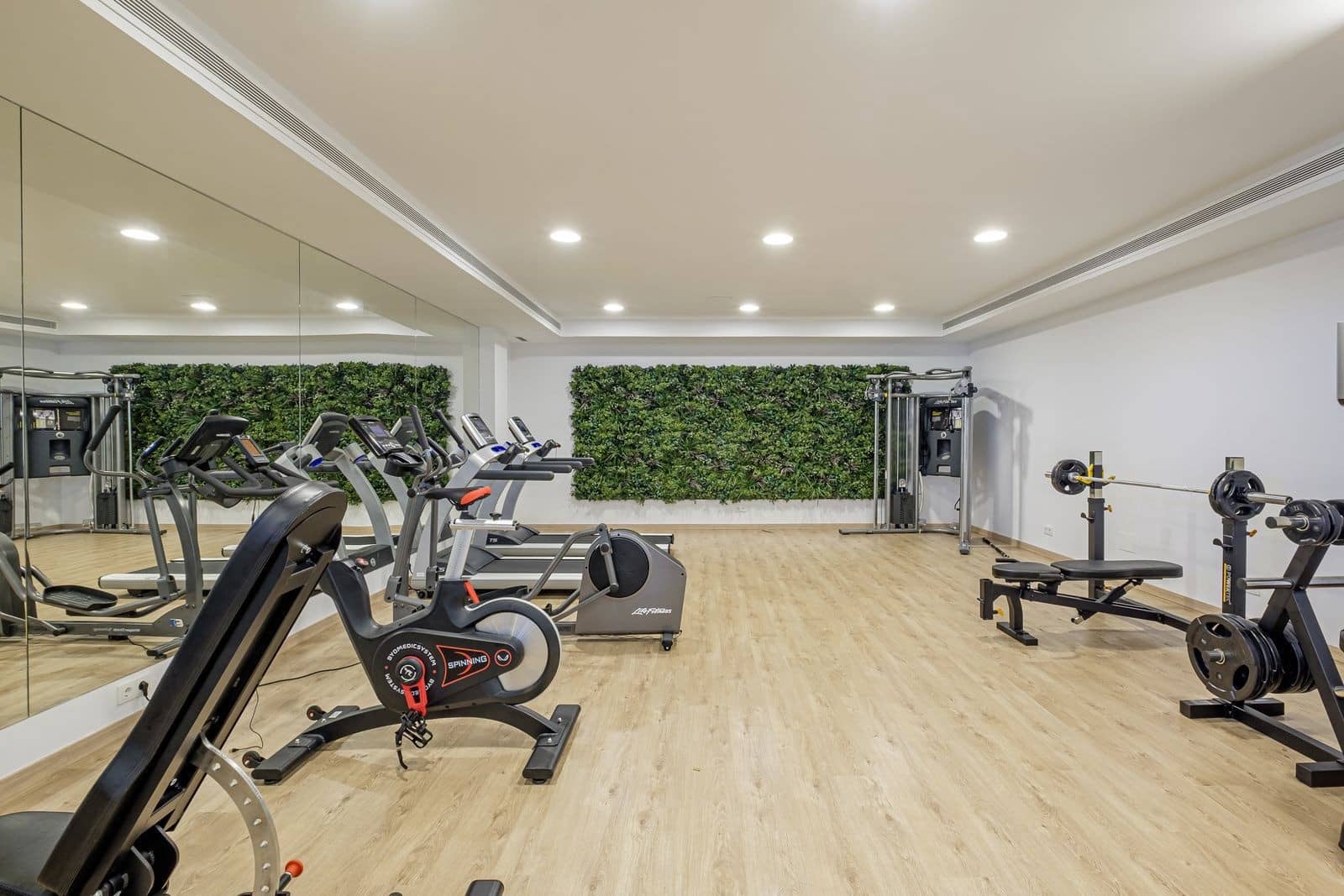 2 bedroom Penthouse for sale in Marbella with pool garage - € 1,095,000 (Ref: 8864702)