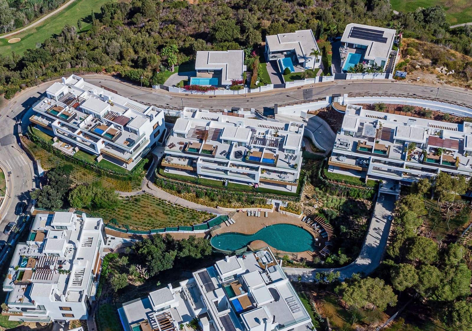 2 bedroom Penthouse for sale in Marbella with pool garage - € 1,095,000 (Ref: 8864702)