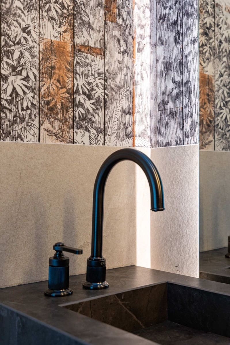 5 bedroom Villa for sale in Marbella with pool garage - € 5,875,000 (Ref: 8864706)