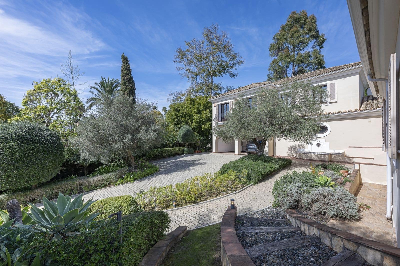 5 bedroom Villa for sale in Sotogrande with pool garage - € 2,290,000 (Ref: 8864707)