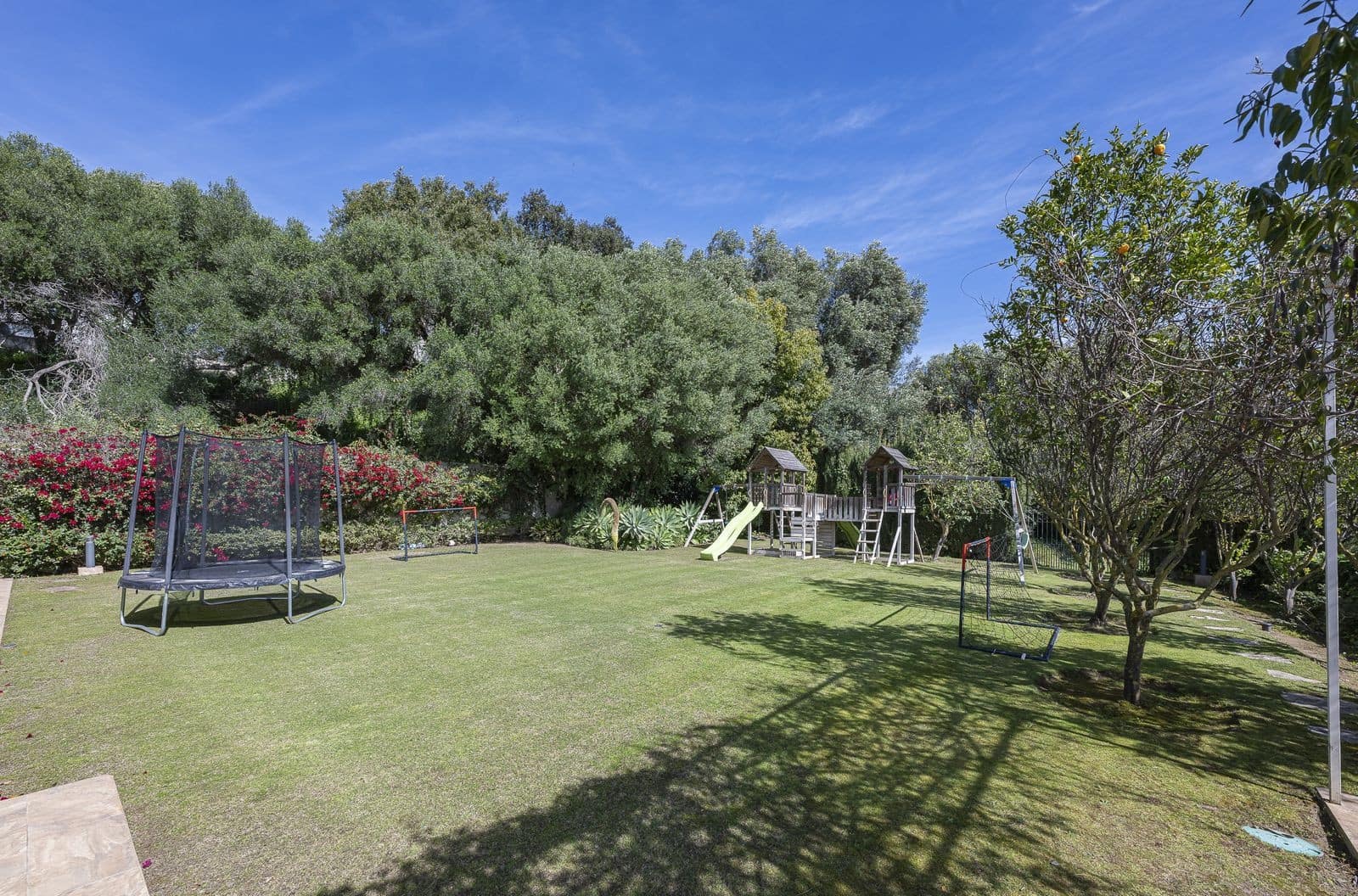 5 bedroom Villa for sale in Sotogrande with pool garage - € 2,290,000 (Ref: 8864707)