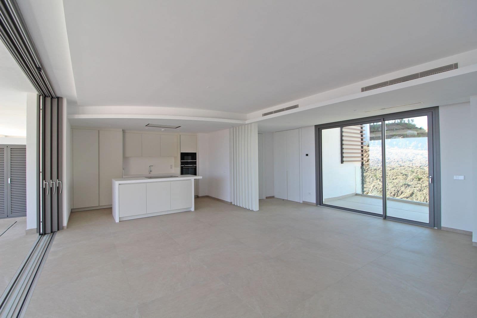 3 sypialnia Apartament na sprzedaż w Benahavis z basenem garażem - 1 295 000 € (Ref: 8866996)