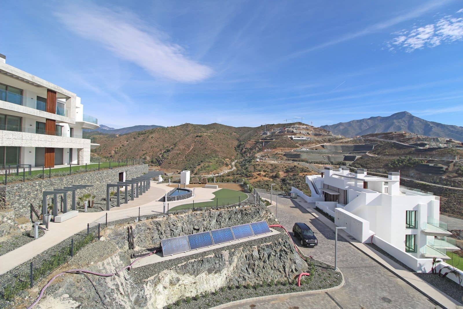 3 sypialnia Apartament na sprzedaż w Benahavis z basenem garażem - 1 295 000 € (Ref: 8866996)