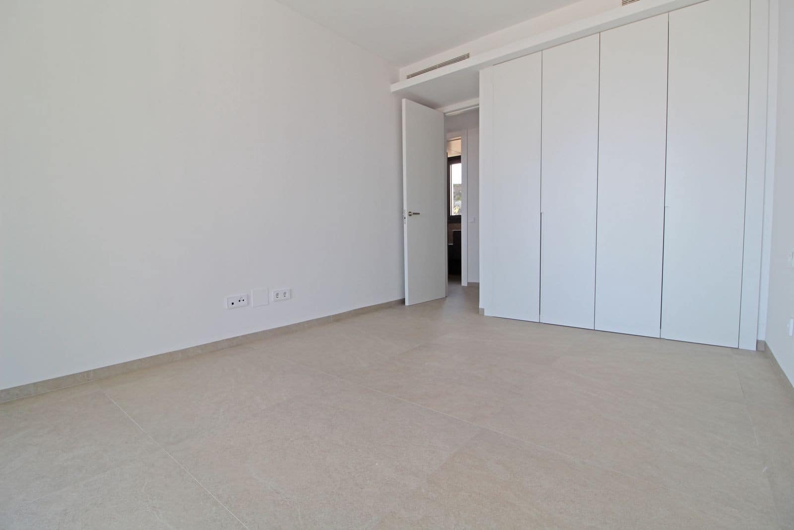 3 sypialnia Apartament na sprzedaż w Benahavis z basenem garażem - 1 295 000 € (Ref: 8866996)