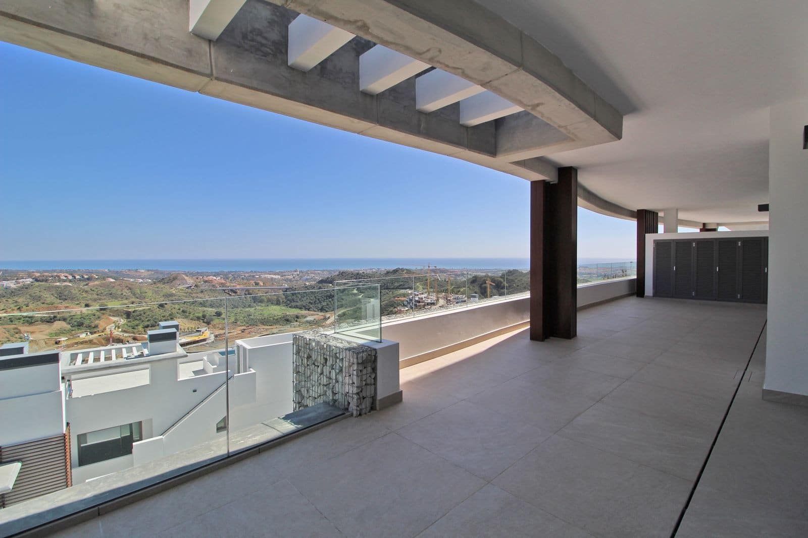 3 sypialnia Apartament na sprzedaż w Benahavis z basenem garażem - 1 295 000 € (Ref: 8866996)