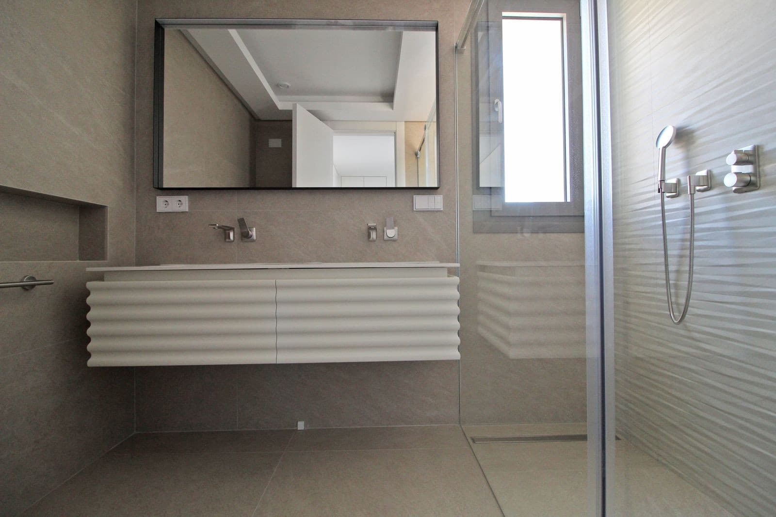 3 sypialnia Apartament na sprzedaż w Benahavis z basenem garażem - 1 295 000 € (Ref: 8866996)