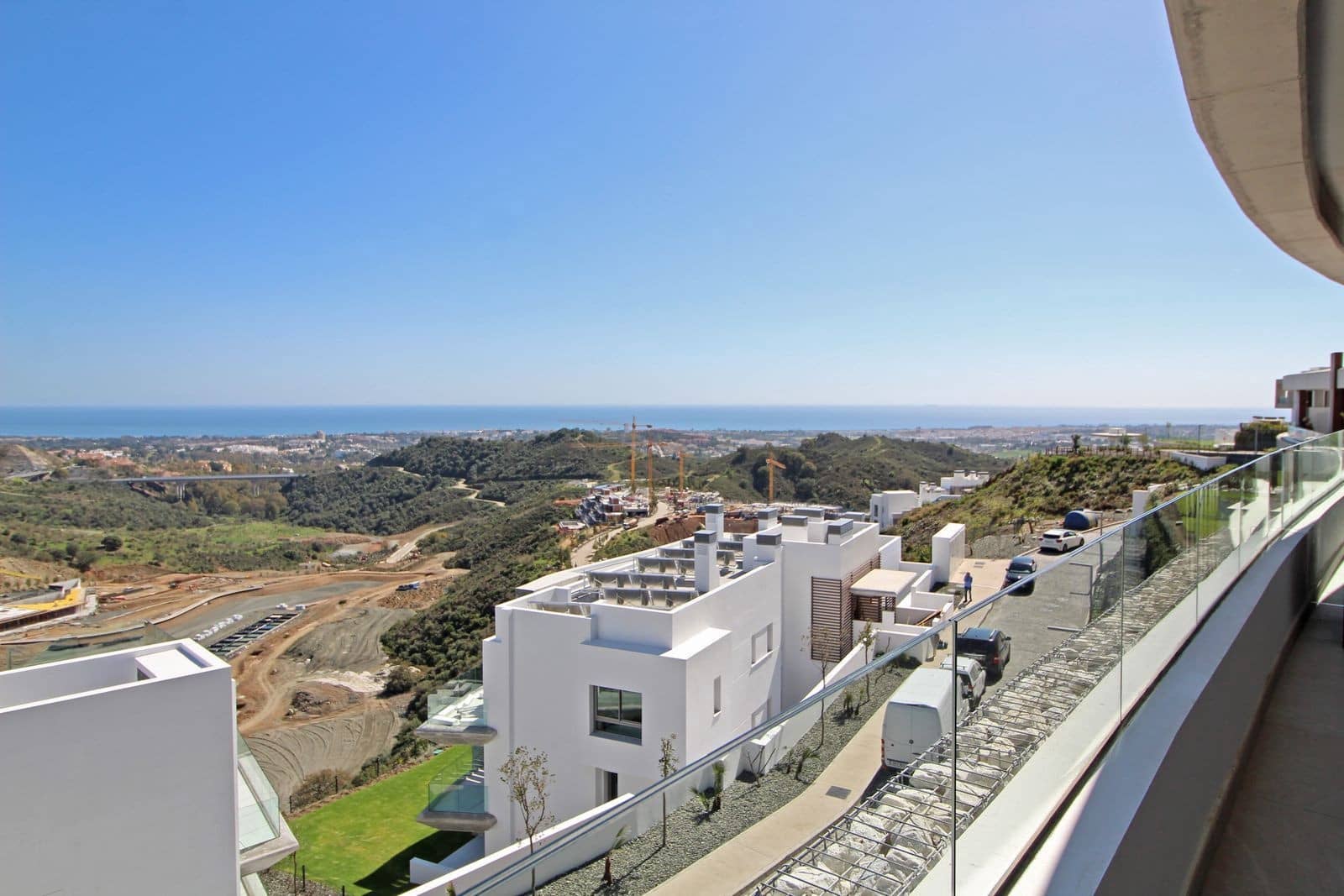 3 sypialnia Apartament na sprzedaż w Benahavis z basenem garażem - 1 295 000 € (Ref: 8866996)