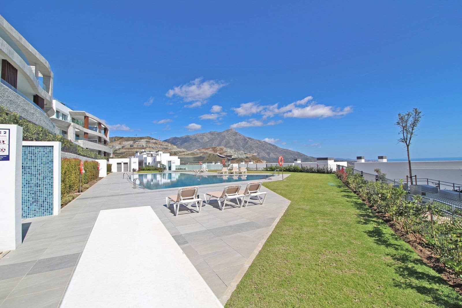 3 sypialnia Apartament na sprzedaż w Benahavis z basenem garażem - 1 295 000 € (Ref: 8866996)