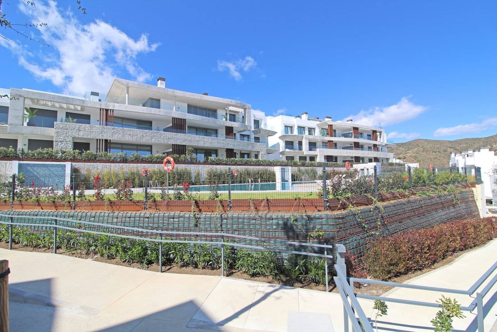 3 sypialnia Apartament na sprzedaż w Benahavis z basenem garażem - 1 295 000 € (Ref: 8866996)