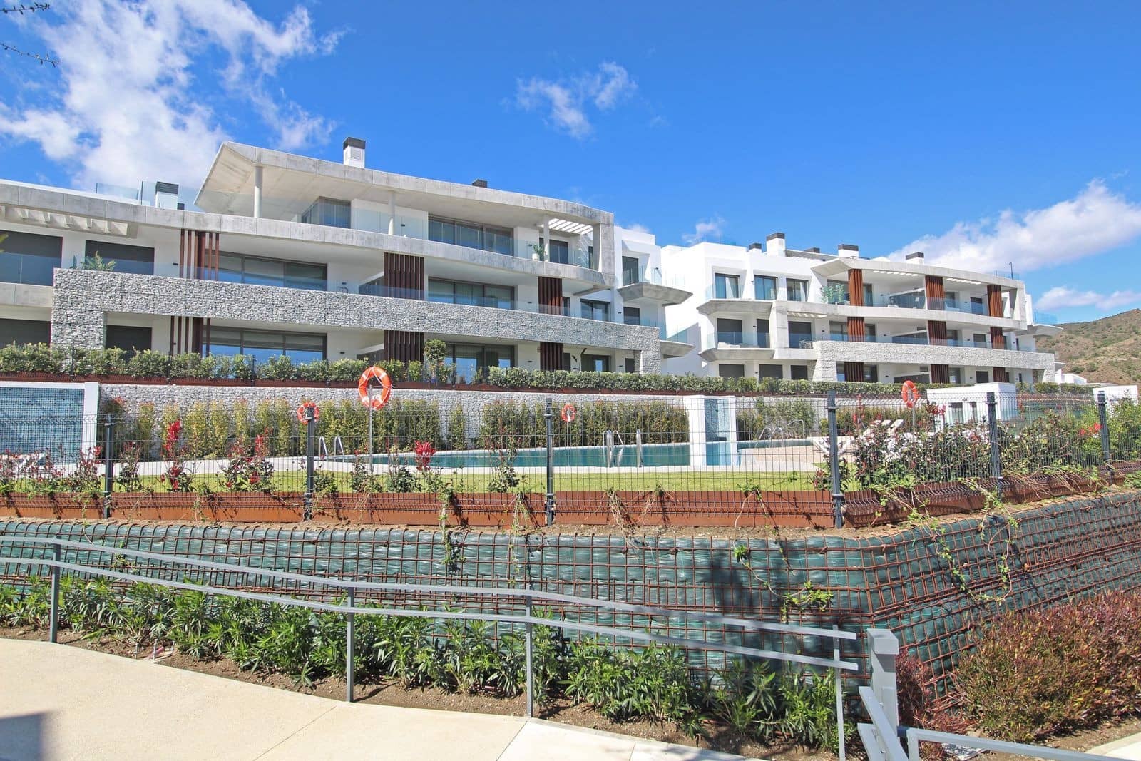 3 sypialnia Apartament na sprzedaż w Benahavis z basenem garażem - 1 295 000 € (Ref: 8866996)