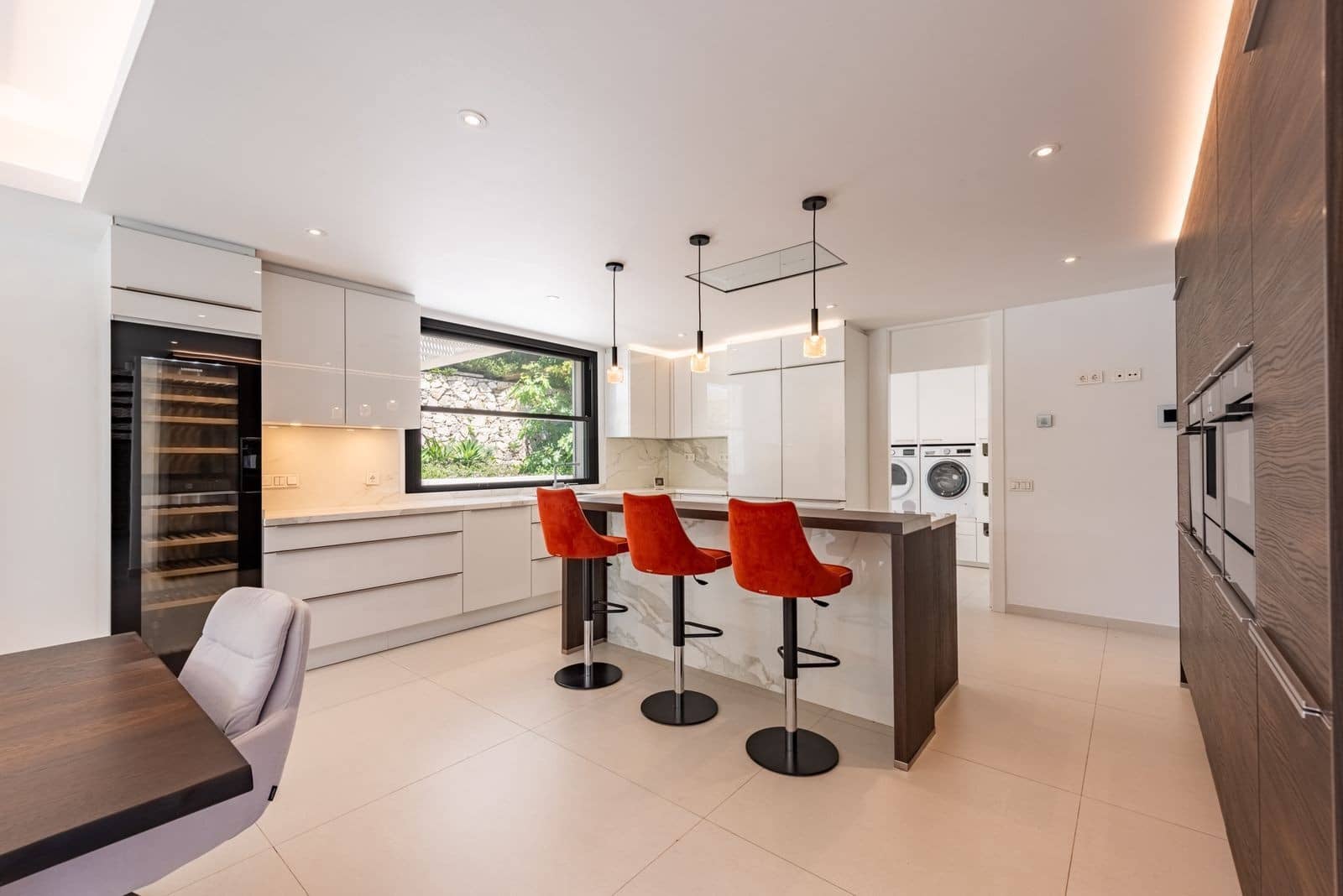 6 bedroom Villa for sale in Estepona with pool garage - € 2,195,000 (Ref: 8866997)