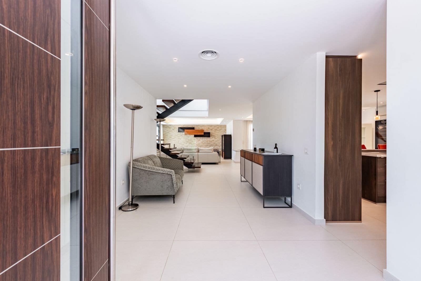 6 bedroom Villa for sale in Estepona with pool garage - € 2,195,000 (Ref: 8866997)