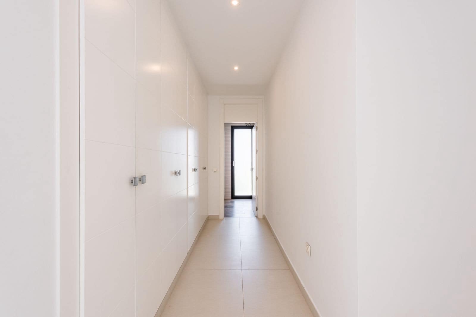 6 bedroom Villa for sale in Estepona with pool garage - € 2,195,000 (Ref: 8866997)