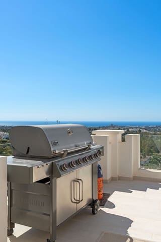 2 bedroom Penthouse for sale in Nueva Andalucia, Marbella with pool garage - € 1,420,000 (Ref: 8866998)