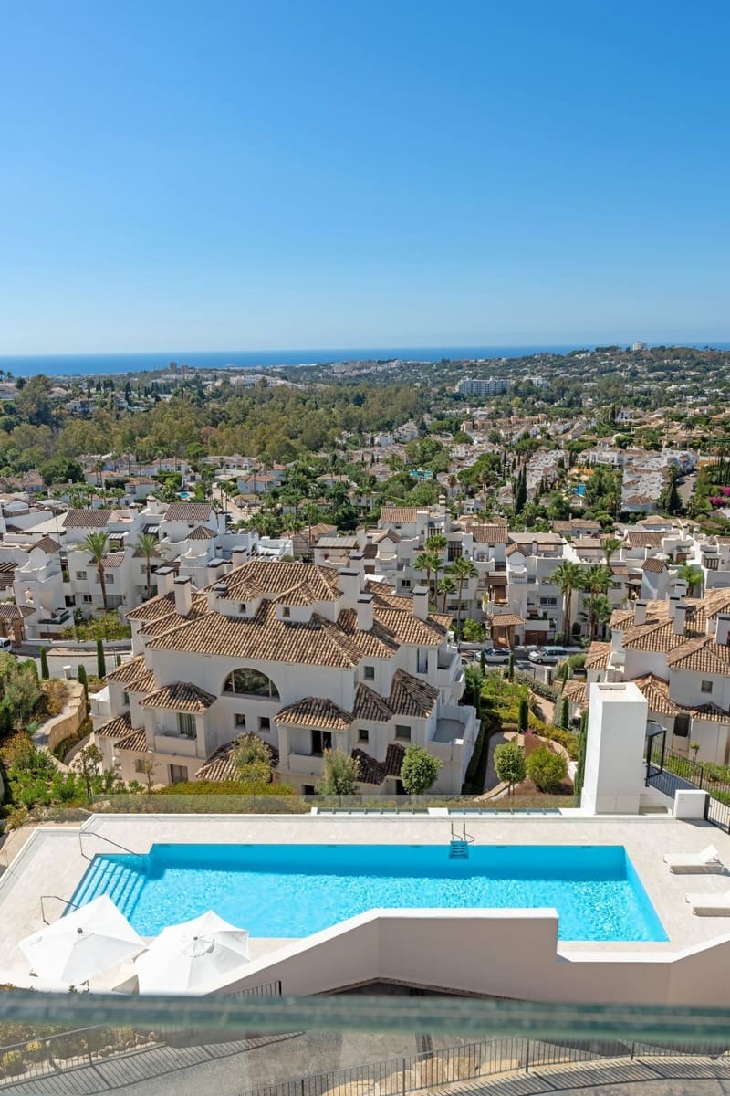 2 sovrum Takvåning till salu i Nueva Andalucia med pool garage - 1 420 000 € (Ref: 8866998)