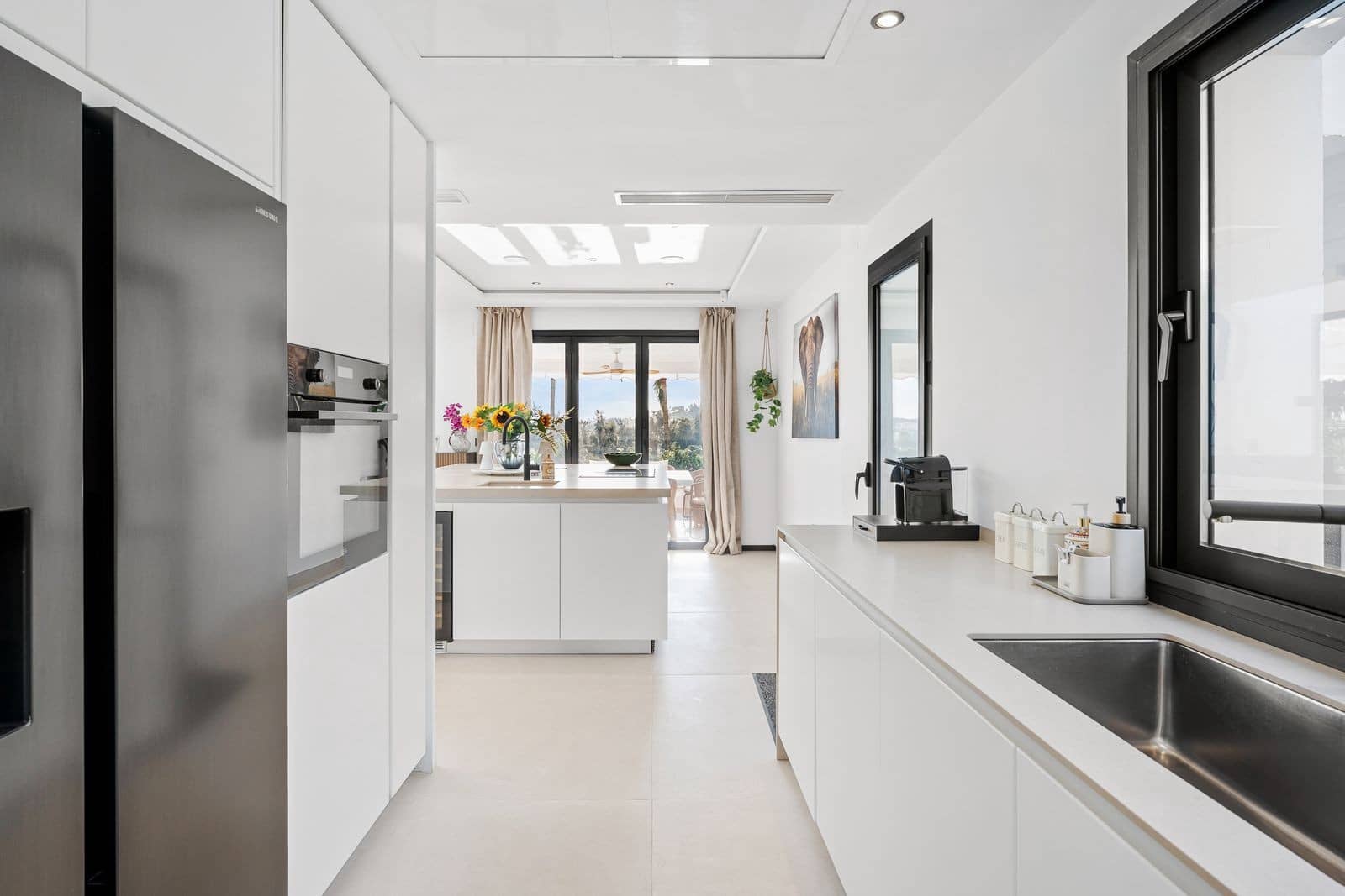 5 bedroom Villa for sale in Nueva Andalucia with pool garage - € 4,500,000 (Ref: 8867000)