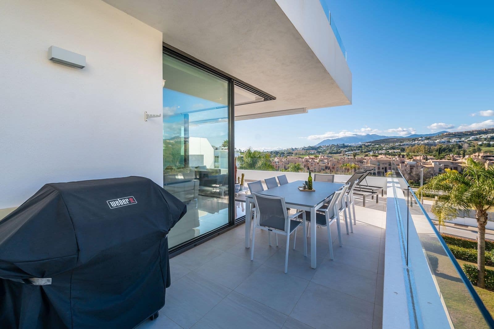 3 bedroom Apartment for sale in Estepona with pool garage - € 949,000 (Ref: 8867004)
