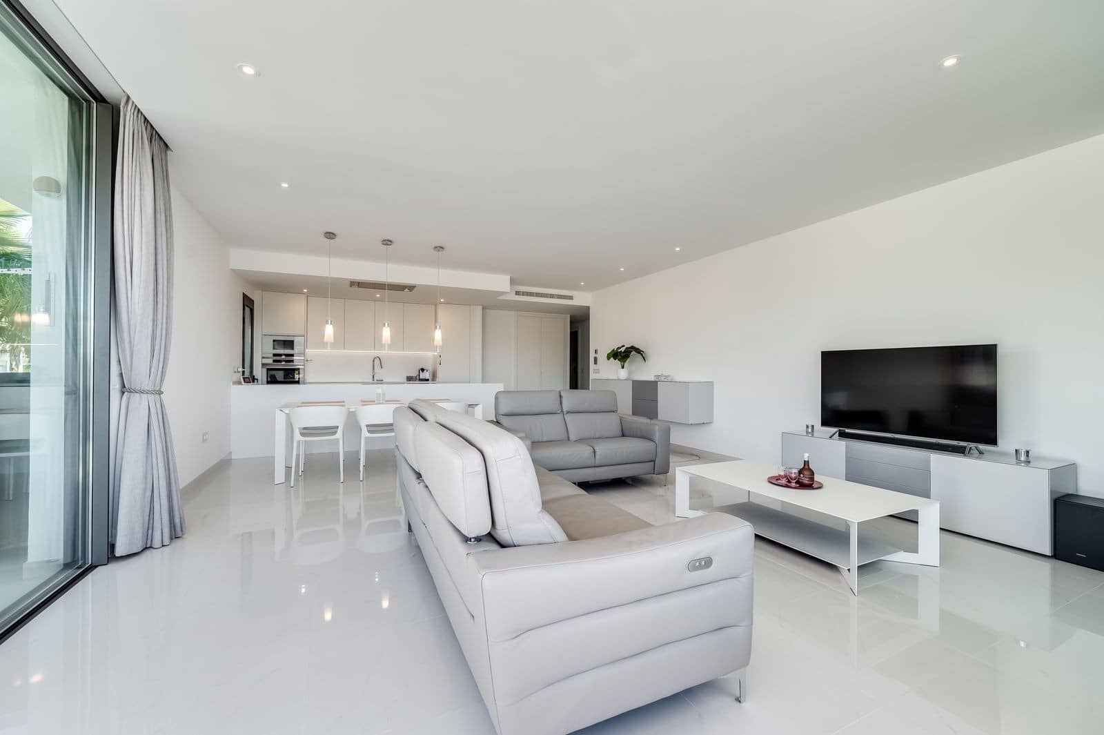 3 bedroom Apartment for sale in Estepona with pool garage - € 949,000 (Ref: 8867004)