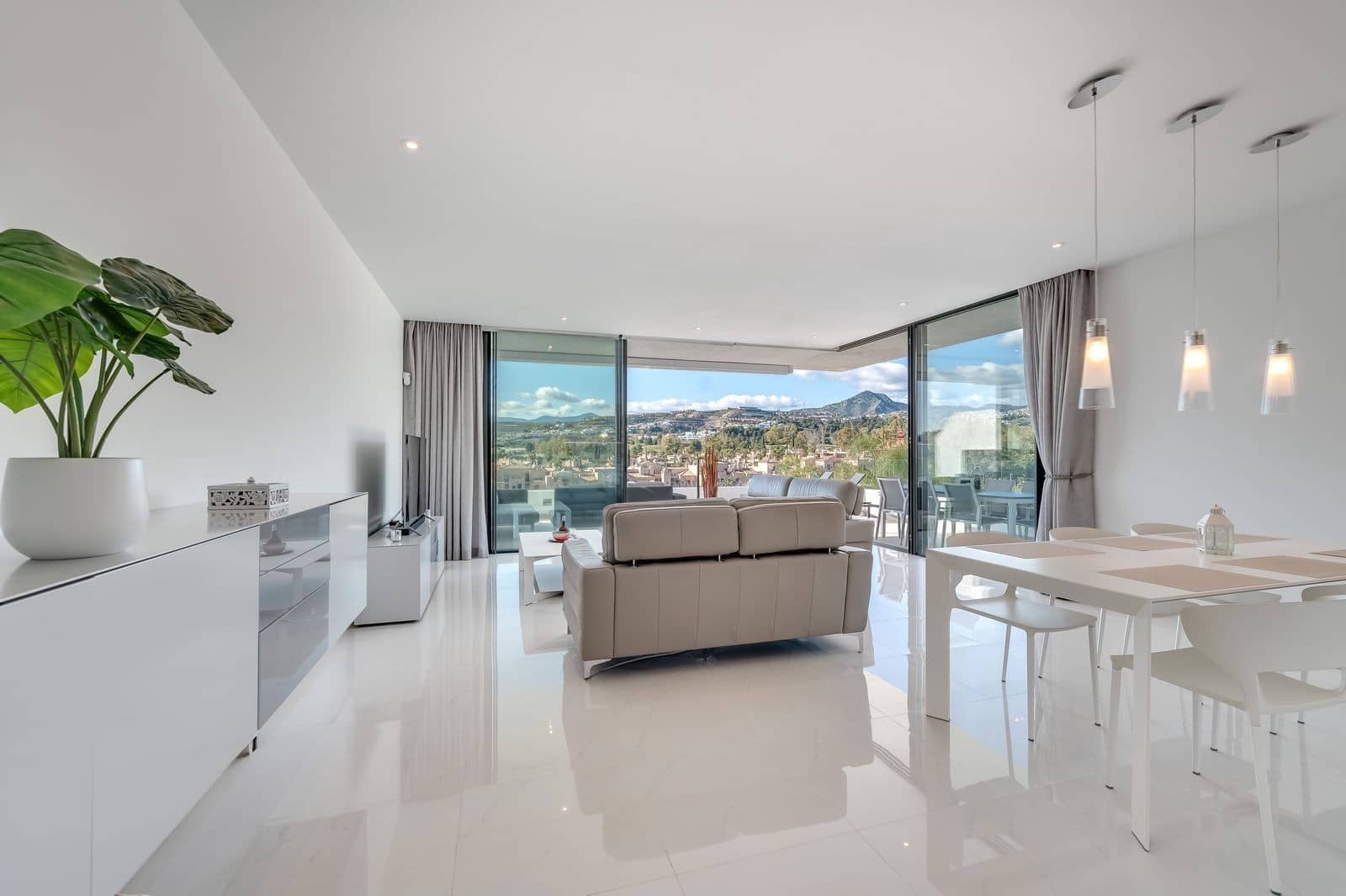 3 bedroom Apartment for sale in Estepona with pool garage - € 949,000 (Ref: 8867004)