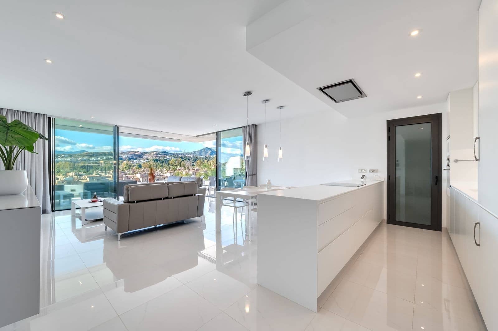 3 bedroom Apartment for sale in Estepona with pool garage - € 949,000 (Ref: 8867004)