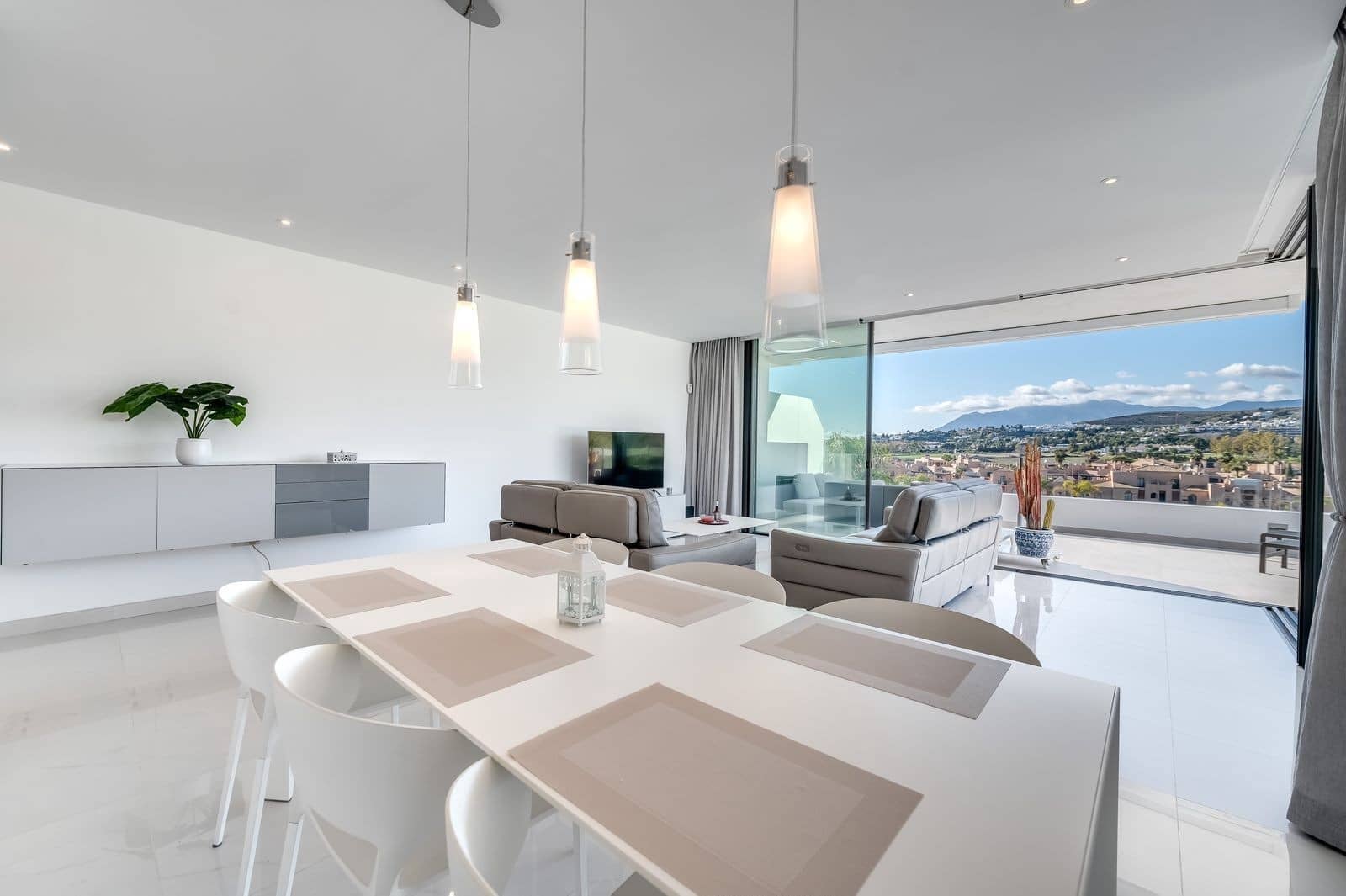 3 bedroom Apartment for sale in Estepona with pool garage - € 949,000 (Ref: 8867004)